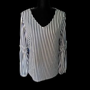 Chic Striped Sleeve Blouse – Stylish & Elegant by Como Blu
